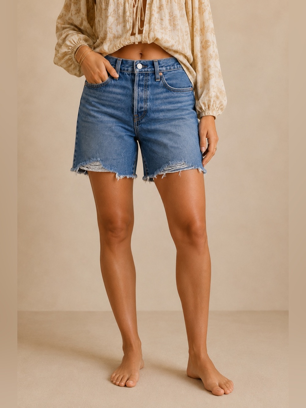 Levi’s 501 Mid Thigh Shorts - Size 26